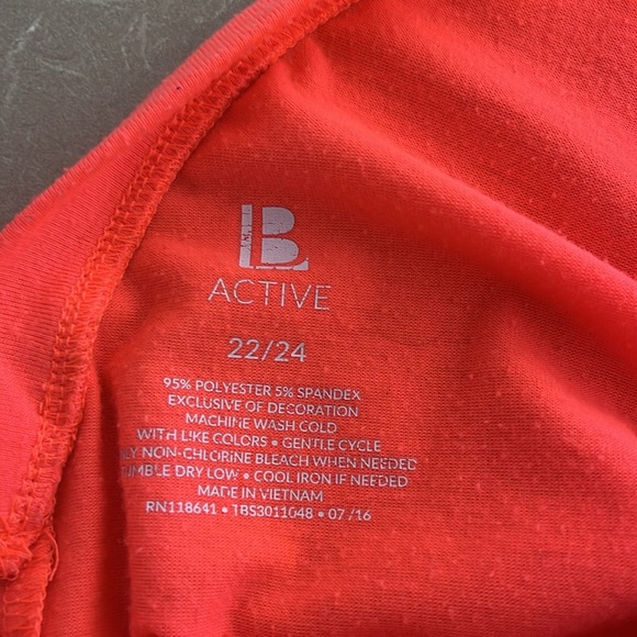 Plus size pink LB active top with mesh V-neck detail - Picture 3 of 4